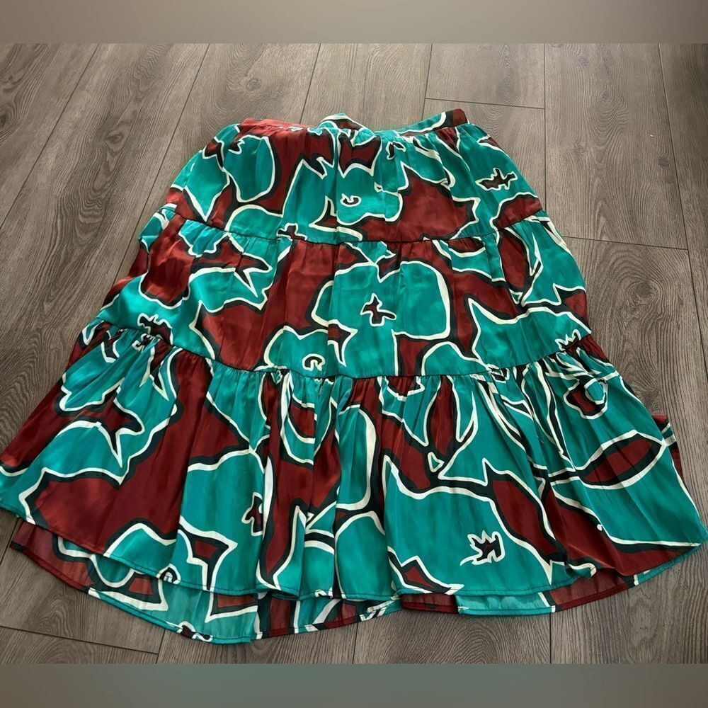 Nine West maxi skirt very lightweight and beautiful design